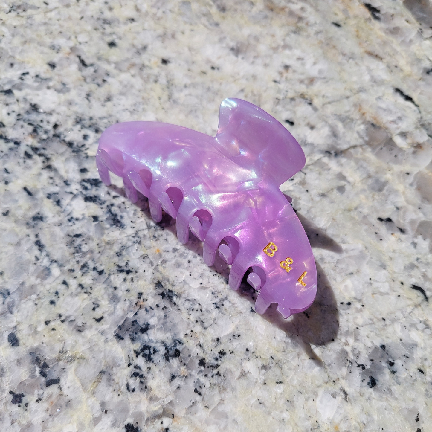 LILA hair claw